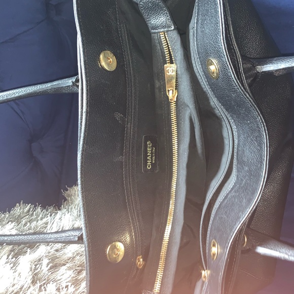 Gently used authentic Chanel bag - Picture 5 of 10